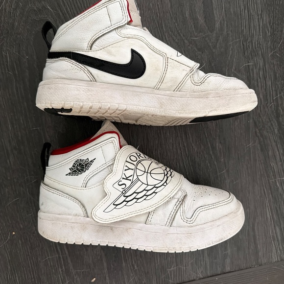 1y Jordan Shoes - Picture 2 of 4